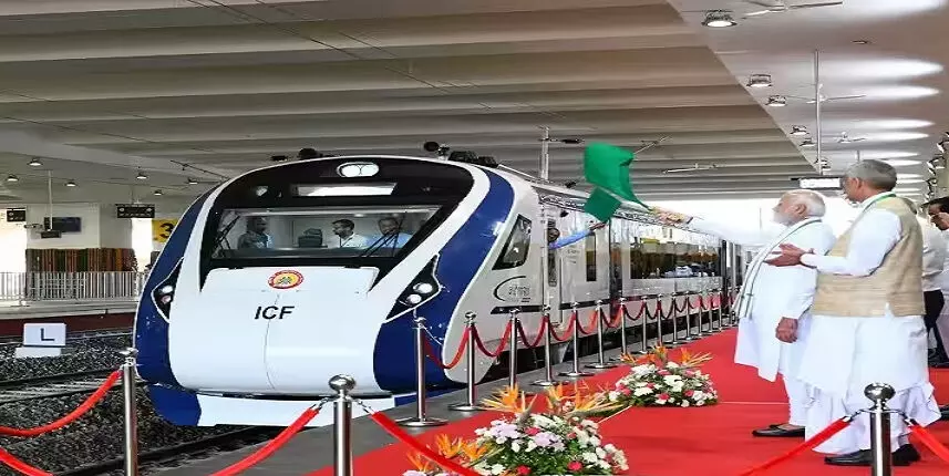 पीएम मोदी ने 10 वंदे भारत ट्रेनें को दिखाई हरी झंडी, अब सफर होगा आसान