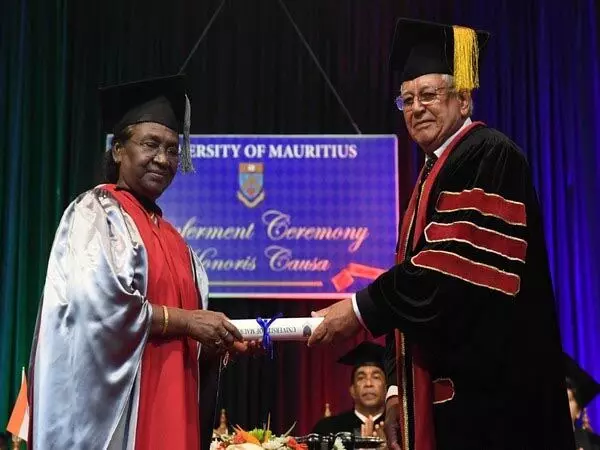 मुर्मू को मॉरीशस विश्वविद्यालय द्वारा डॉक्टरेट की मानद उपाधि से किया गया सम्मानित
