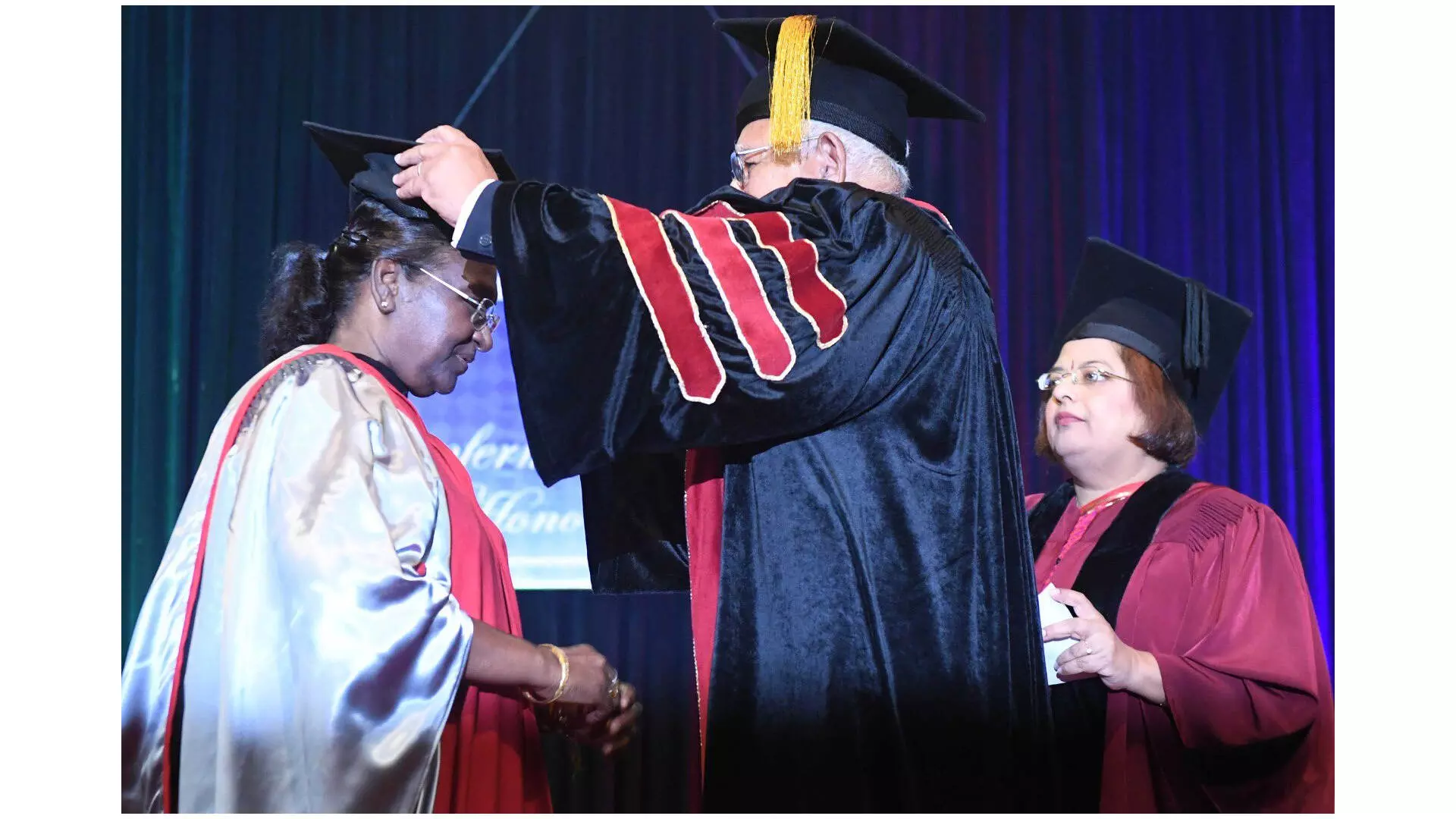 राष्ट्रपति मुर्मू को मॉरीशस विश्वविद्यालय द्वारा मानद उपाधि से सम्मानित किया गया
