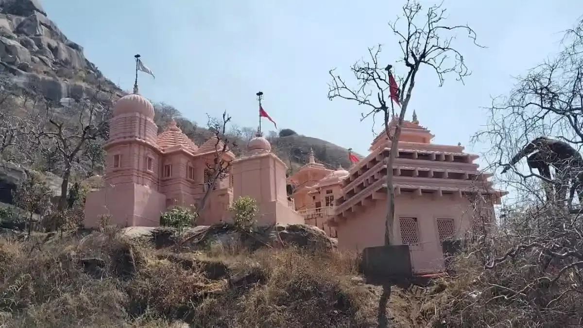 Ambaji 51 Shakti Peeth Mandir: अंबाजी स्थित 51 शक्ति पीठ मंदिर में राजभोग का मामला, भक्तों की मांग हुई तेज