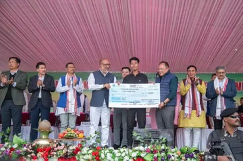 मणिपुर सरकार. रुपये वितरित करता है. 26,000 लाभार्थियों को 17 करोड़ रु