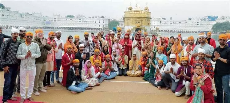 झारखंड के छात्रों ने स्वर्ण मंदिर, अटारी-वाघा सीमा का दौरा किया