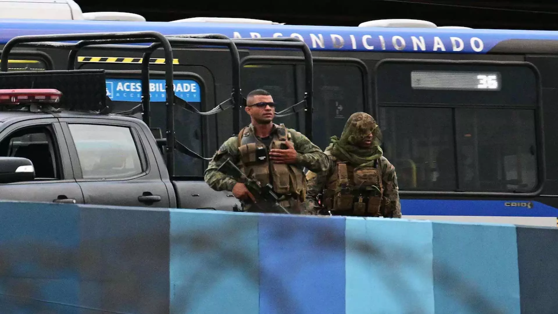 ब्राज़ील में बस में यात्रियों को बंधक बनाने के बाद बंदूकधारी गिरफ्तार