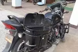 चोरो ने मोटरसाइकिल की डिक्की से उड़ाए 3 लाख