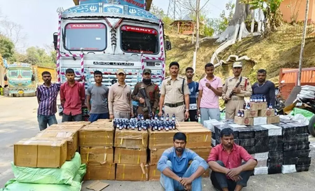 असम पुलिस ने करीमगंज में 9,700 कफ सिरप की बोतलें जब्त