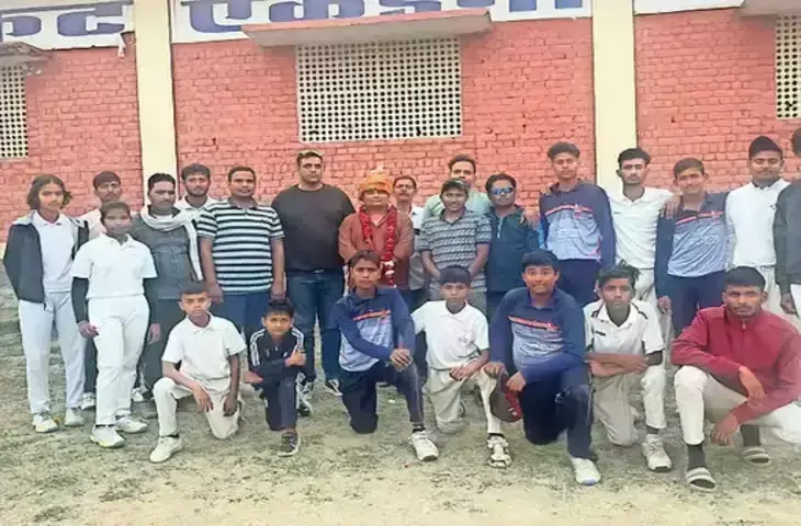 जिला क्रिकेट एसोसिएशन भरतपुर के सचिव शत्रुघ्न तिवाड़ी का खिलाड़ियों ने स्वागत किया