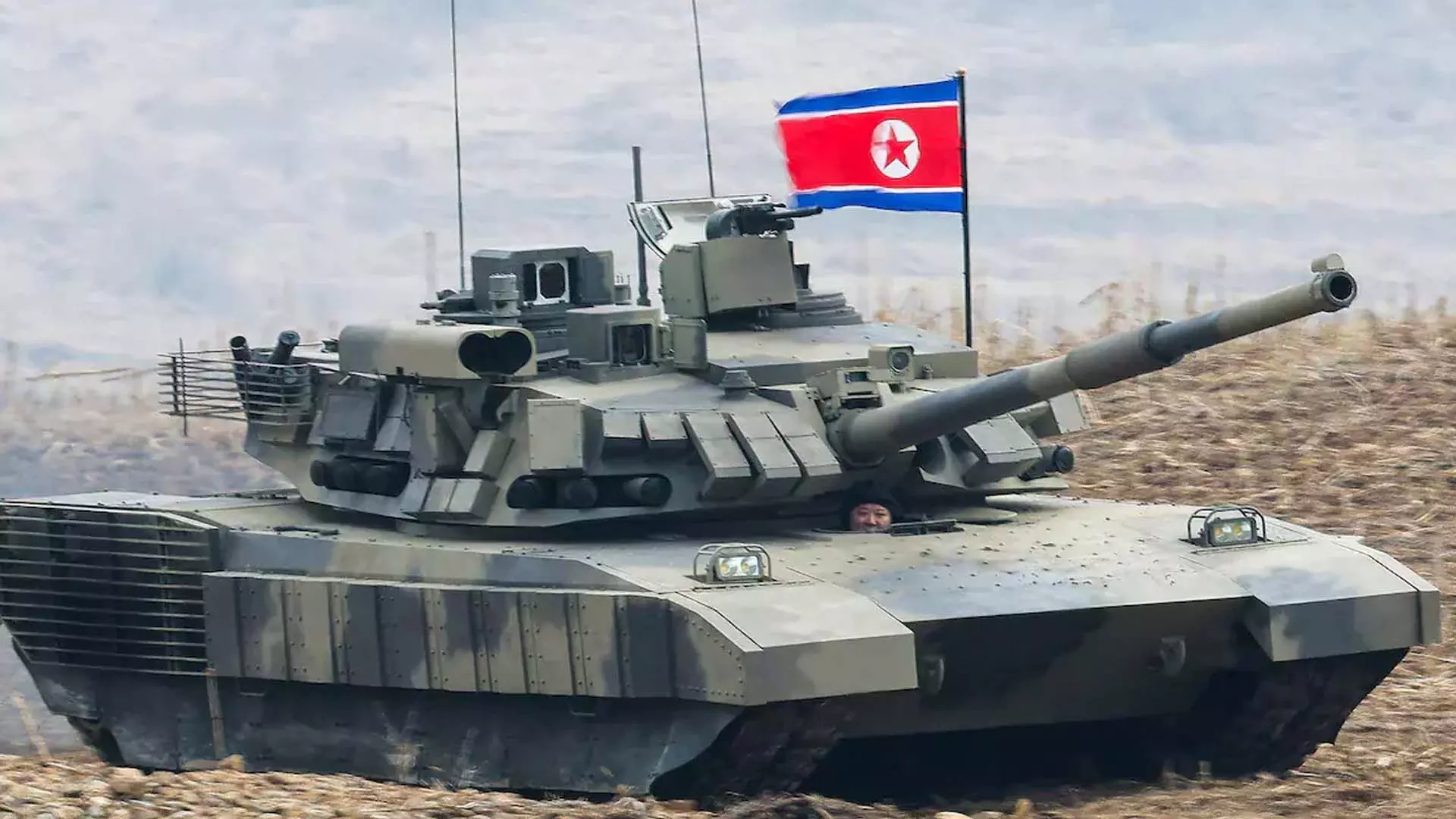 नकली युद्ध में किम जोंग उन ने चमड़े की जैकेट में उत्तर कोरिया के नए टैंक को चलाया