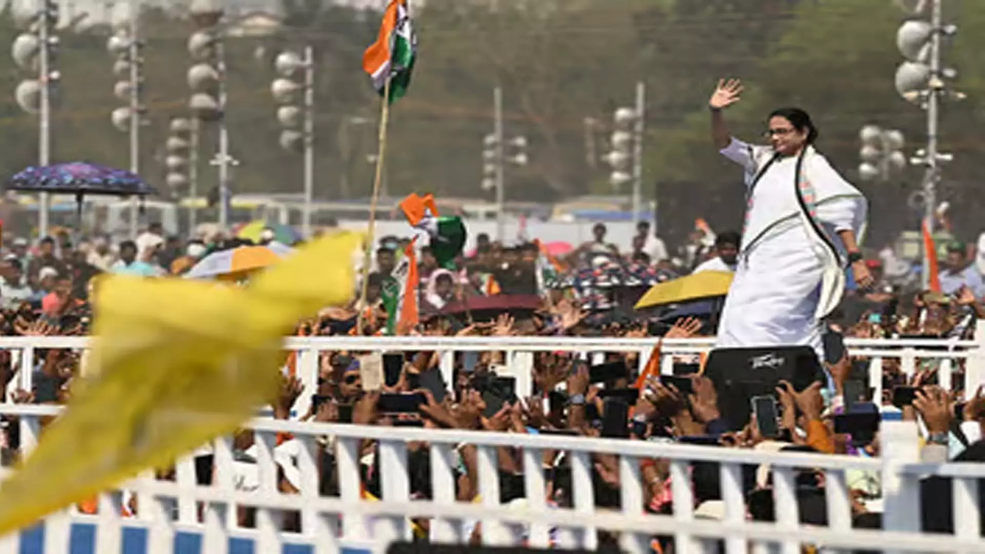 ममता बनर्जी ने चुनावी पिच को तेज करते हुए बंगाली क्षेत्रवाद को समावेशिता साथ जोड़ा