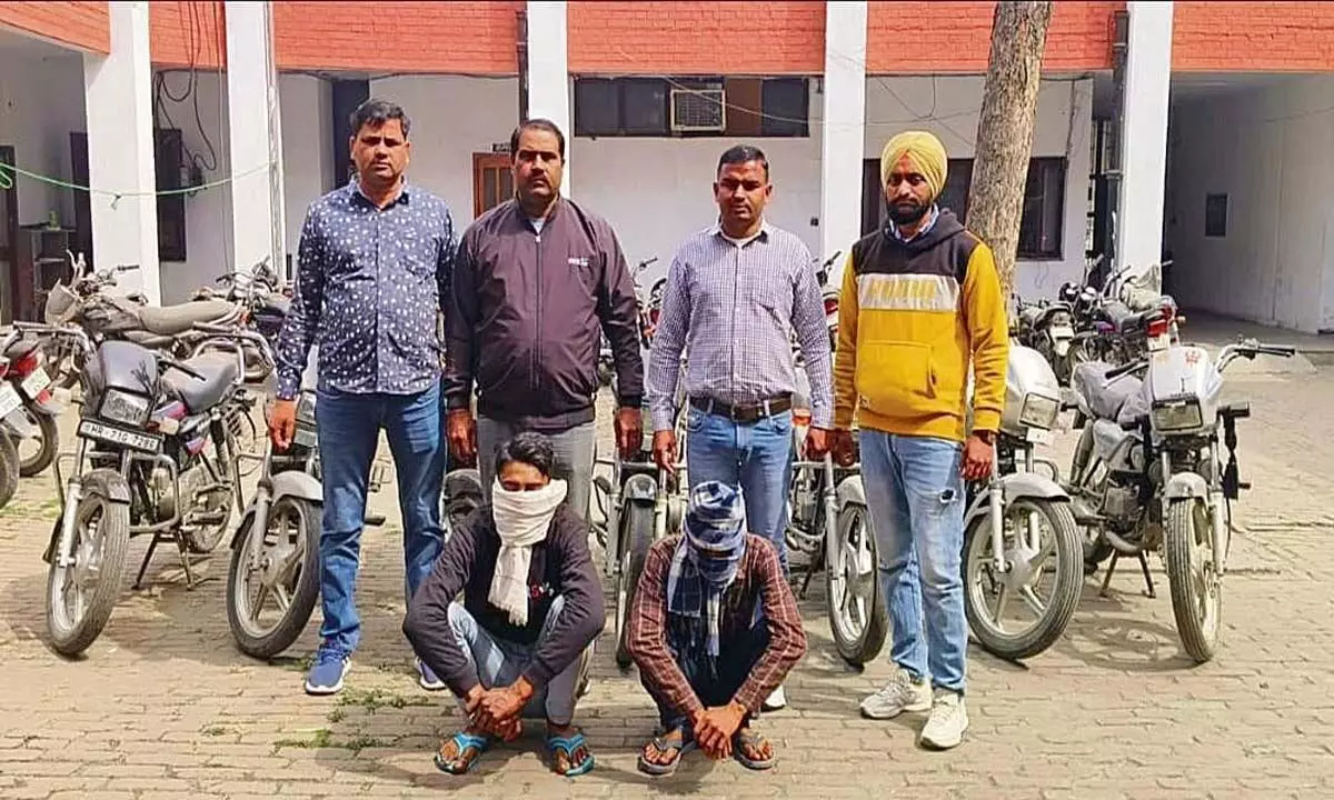 चोरी की 7 मोटरसाइकिल के साथ दो गिरफ्तार