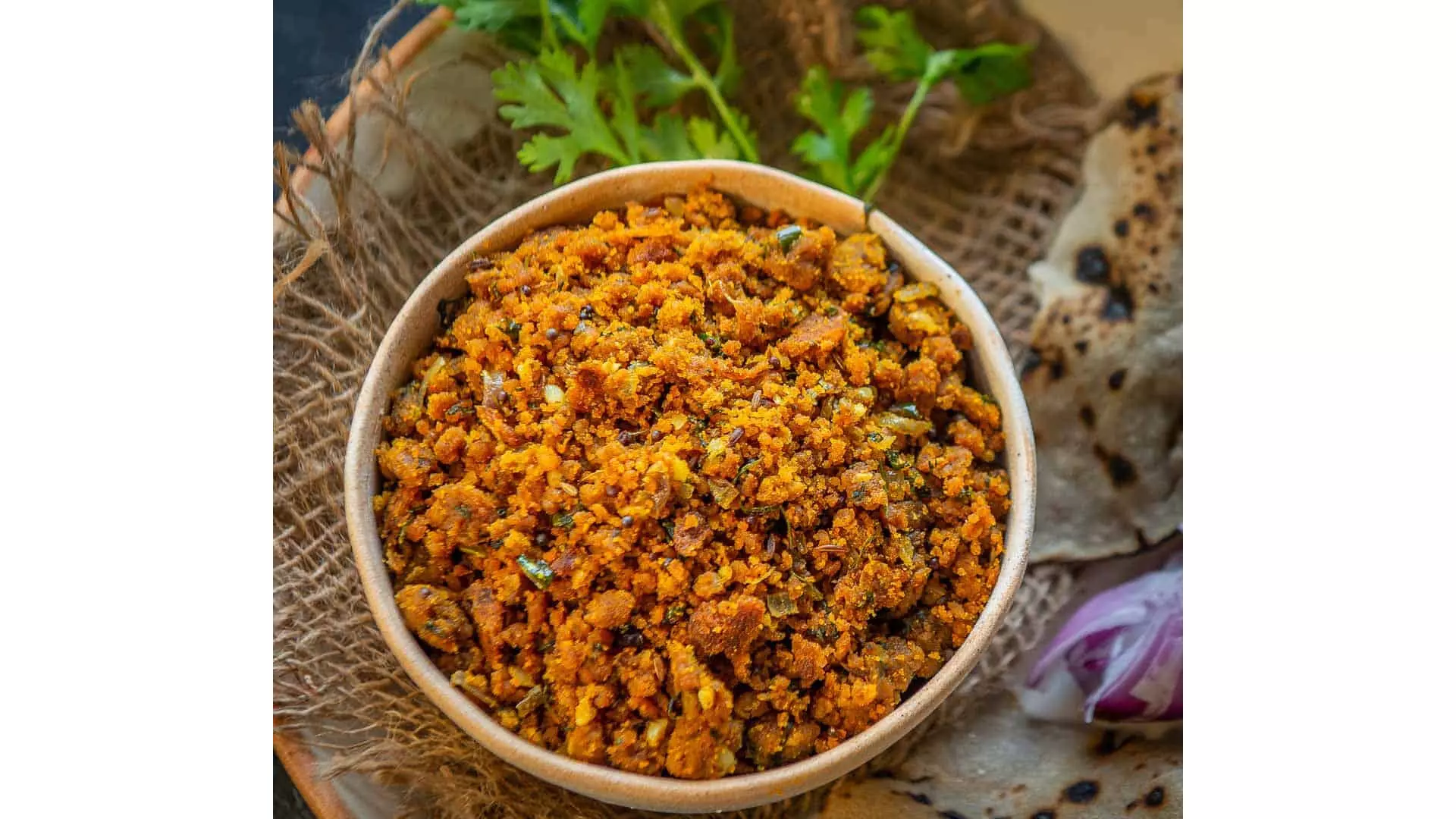 घर पर बनाएं स्वादिष्ट महाराष्ट्रीयन स्टाइल ज़ुंका भाकरी