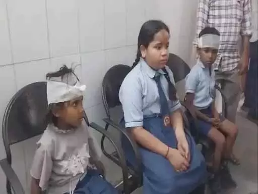ई-रिक्शा में स्कूल जा रहे 6 बच्चे घायल, ओवरटेक के चलते हादसा