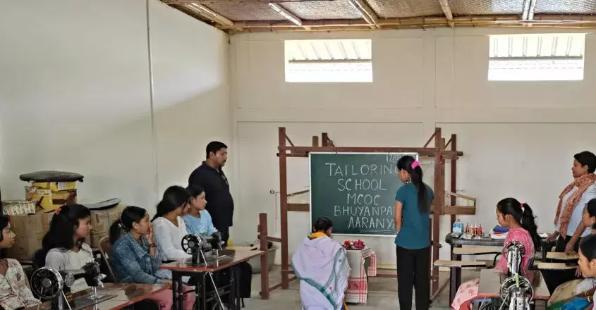 असम आरण्यक ने स्वदेशी महिलाओं के लिए मानस में सिलाई स्कूल खोला