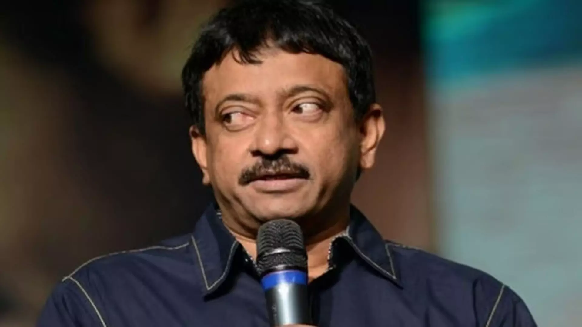 फिल्म निर्माता राम गोपाल वर्मा ने की राजनीति में एंट्री, पीठापुरम से लड़ेंगे चुनाव