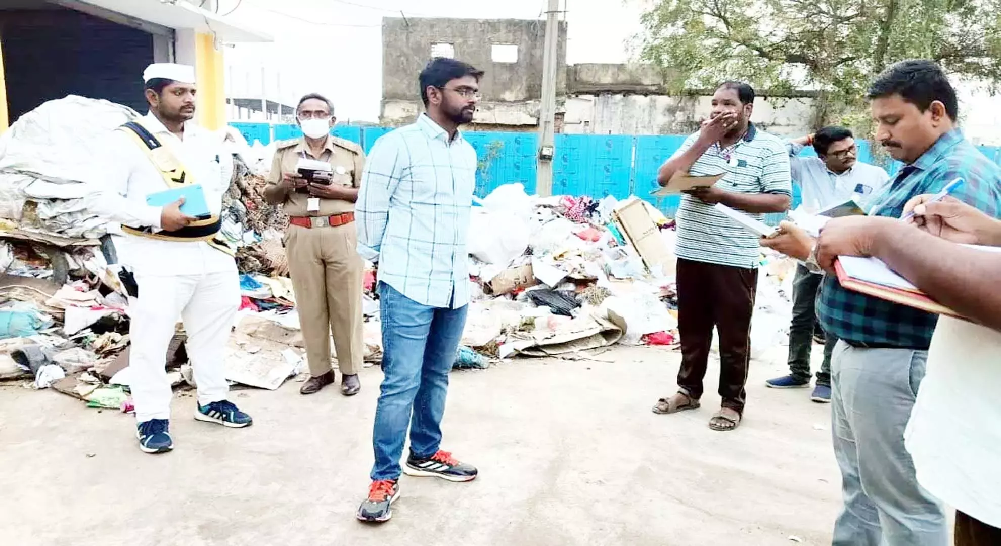 कडप्पा नगर आयुक्त ने कचरा स्थानांतरण स्टेशनों का निरीक्षण किया