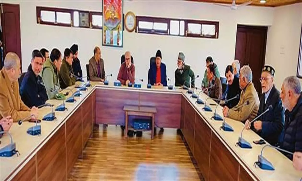 फारूक ने उत्तरी कश्मीर में अकेली चुनौती का सामना करने के लिए बैठक की अध्यक्षता की