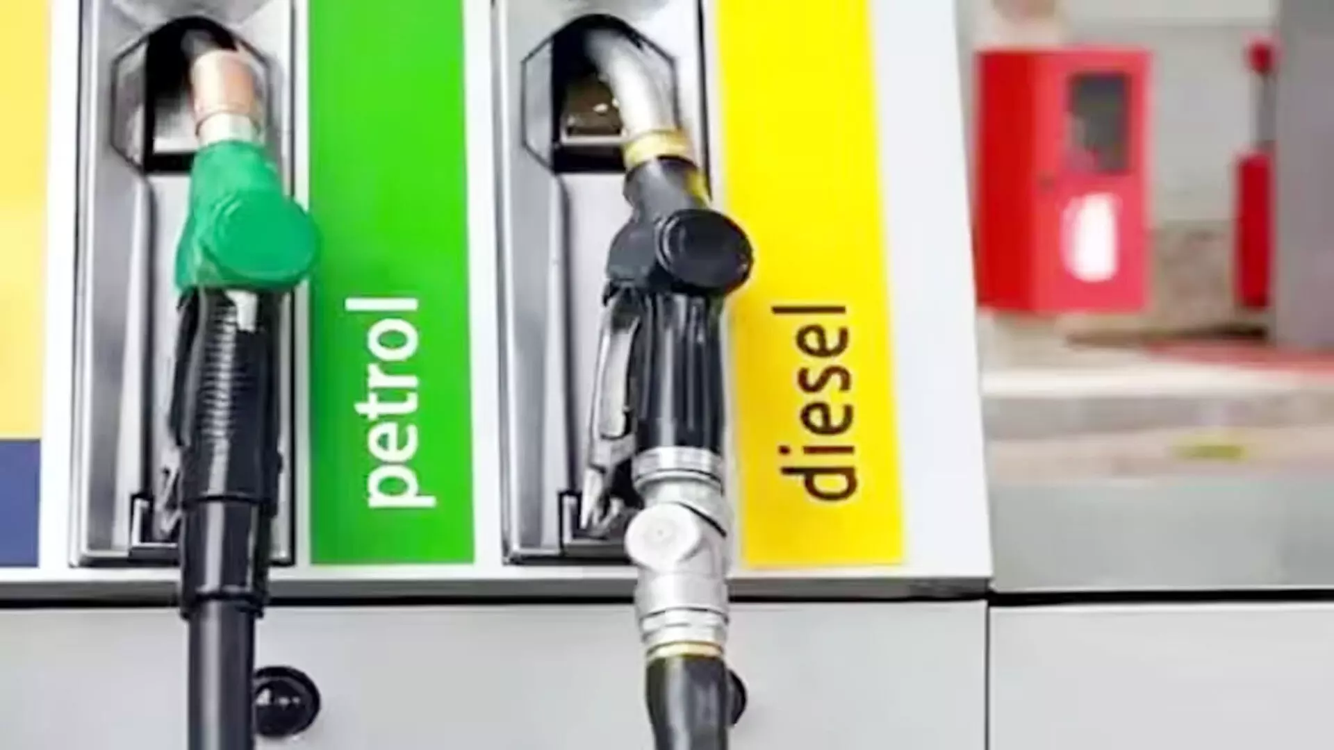 चुनावों की घोषणा करीब आने के बीच ,देश भर में पेट्रोल-डीजल हुआ सस्ता