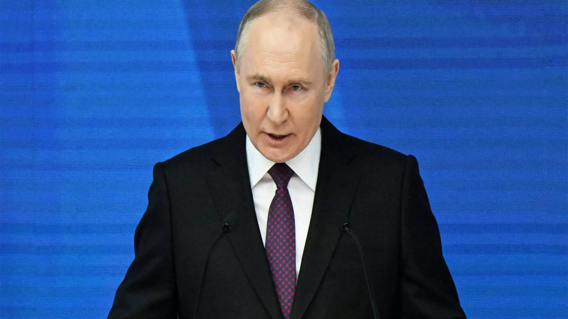 रूस पुतिन के शासन को बढ़ाने के लिए मतदान करेगा