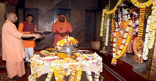 देवी पाटन मंदिर में सीएम योगी ने किया दर्शन-पूजन