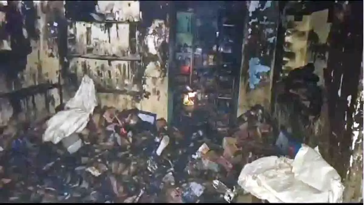 जूते-चप्पल और गारमेंट्स की दुकान में लगी भीषण आग,   सामान जलकर राख