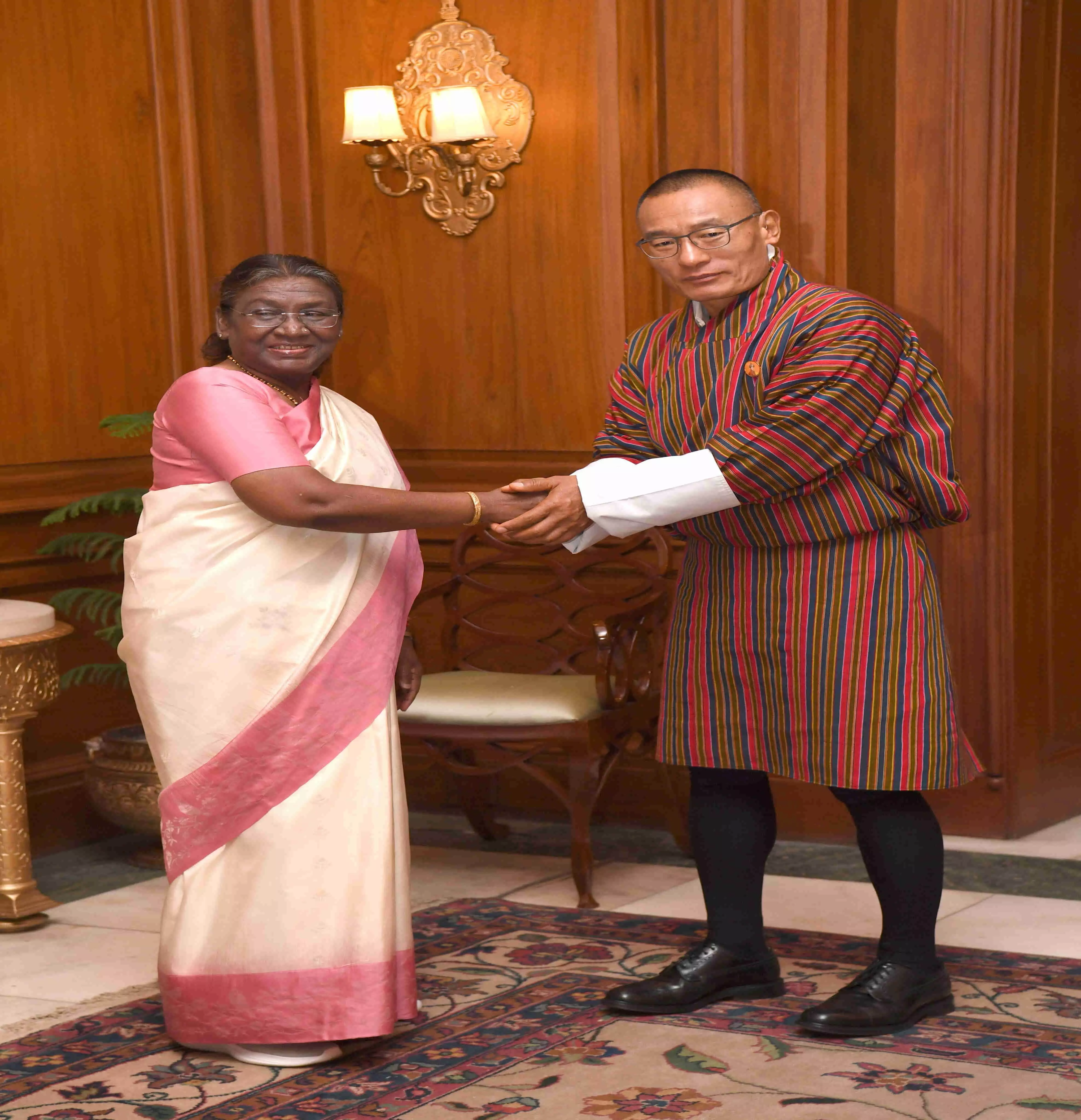 भूटान के प्रधानमंत्री शेरिंग टोबगे ने राष्ट्रपति द्रौपदी मुर्मू से की मुलाकात