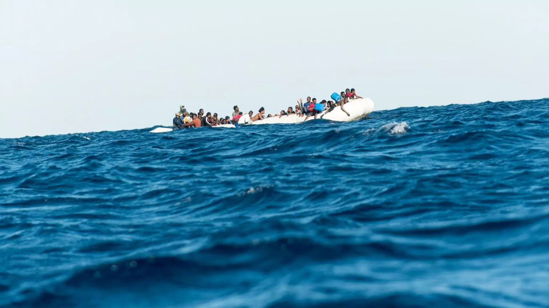 भूमध्य सागर में 50 प्रवासियों के मरने की आशंका