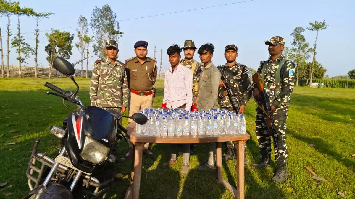 120 बोतल नेपाली शराब के साथ दो तस्कर गिरफ्तार