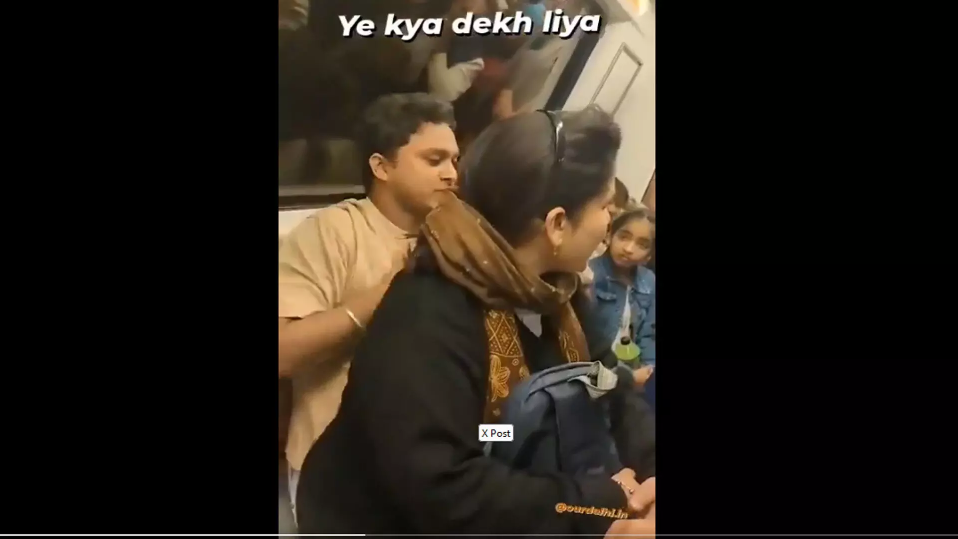सीट नहीं मिली तो युवक की गोद में बैठ गई महिला, देखें वायरल VIDEO