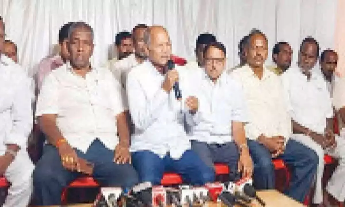 तुरपुकापु नेताओं ने वेंकट राव को टिकट आवंटन में देरी की निंदा की