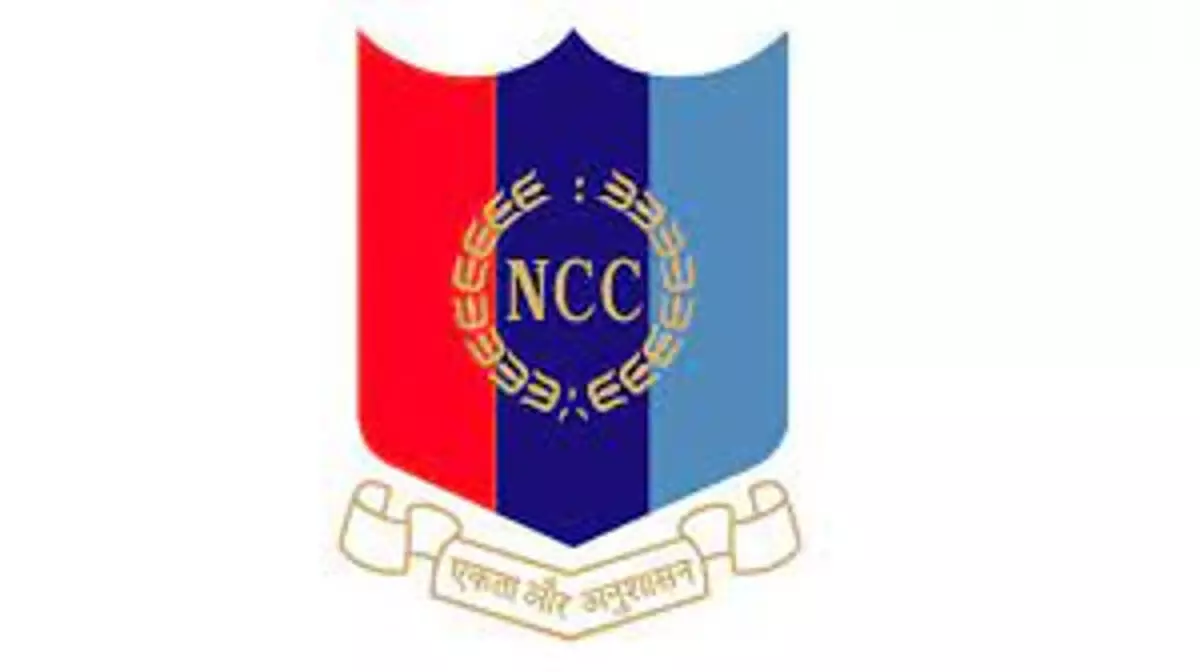 उत्तरी लखीमपुर 72 असम गर्ल्स (आई) कॉय एनसीसी की सीनियर गर्ल्स कैडेट प्रशिक्षक संगीता दत्ता को डीजीएनसीसी पट्टिका प्राप्त