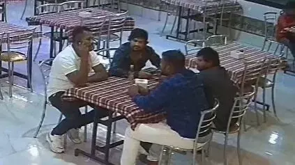 पुणे के होटल में खाना खाने बैठे एक युवक की गोली मारकर हत्या, CCTV में कैद हुई घटना