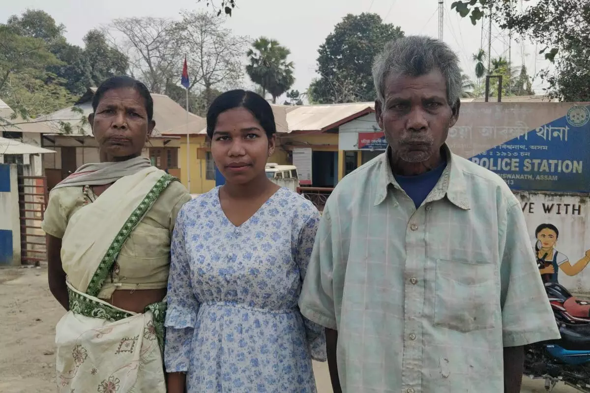 असम: सूतिया में फंसी लड़की 15 साल बाद अपने माता-पिता से मिली