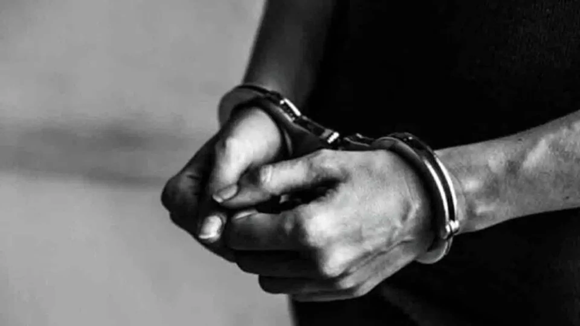 साइबराबाद एसओटी के अधिकारियों ने दो ड्रग तस्करों को पकड़ा