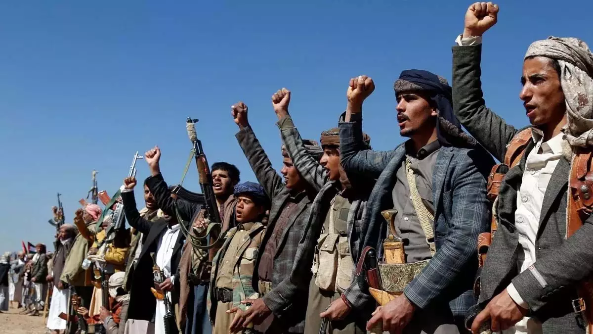 यमन के हौथी विद्रोहियों पर अदन की खाड़ी में जहाज को निशाना बनाने का संदेह