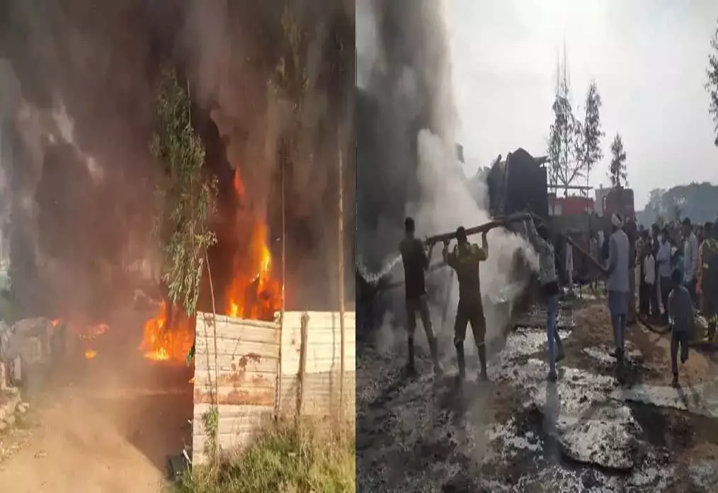 कबाड़ के गोदाम में लगी भीषण आग, दो दमकल गाड़ियों ने आग पर पाया काबू