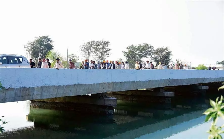 आखिरकार, गुरदासपुर गांव की पीड़ा को कम करने के लिए पुल बन गया