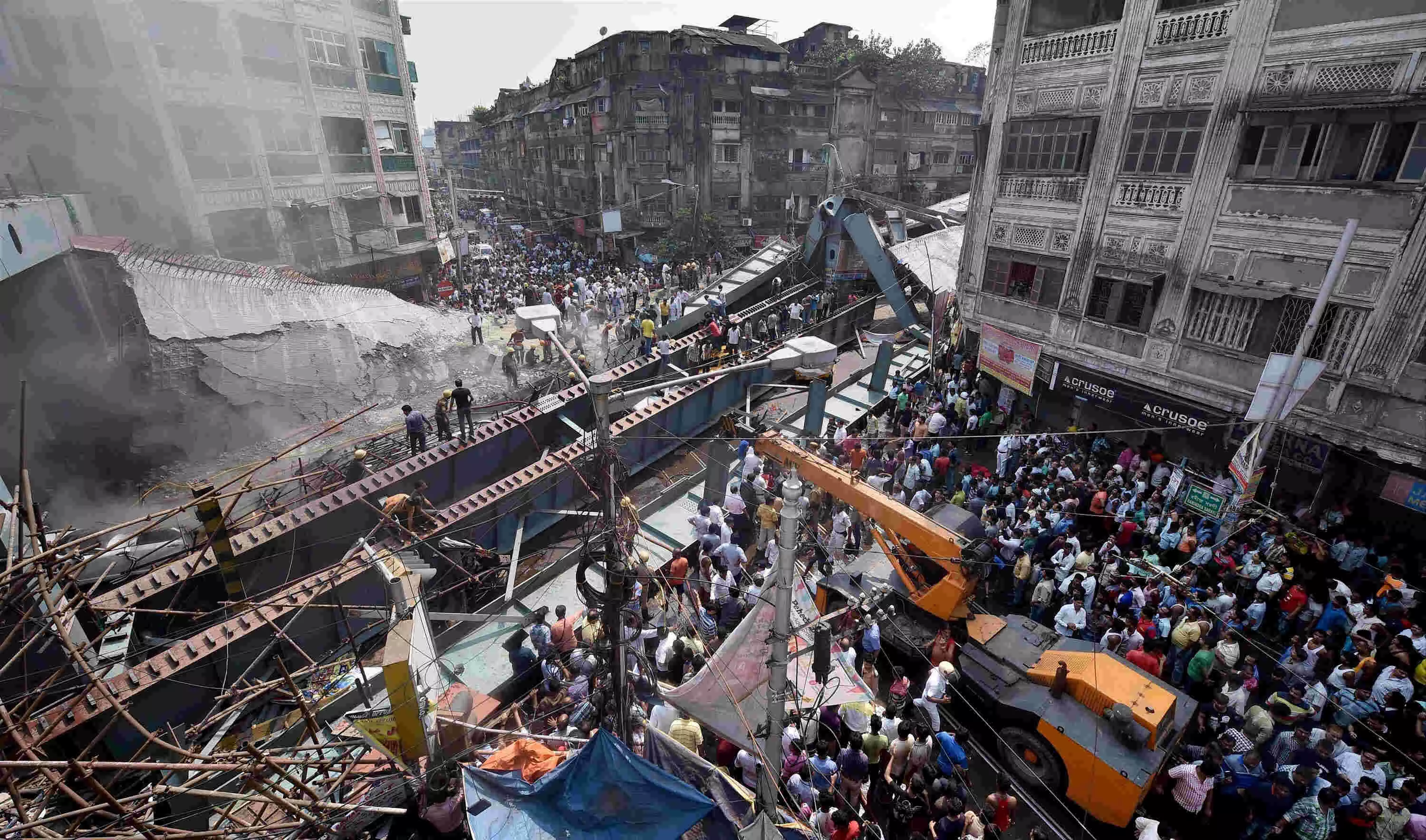 कोलकाता में ढही 5 मंजिला निर्माणाधीन इमारत, लोगों के फंसे होने की आशंका