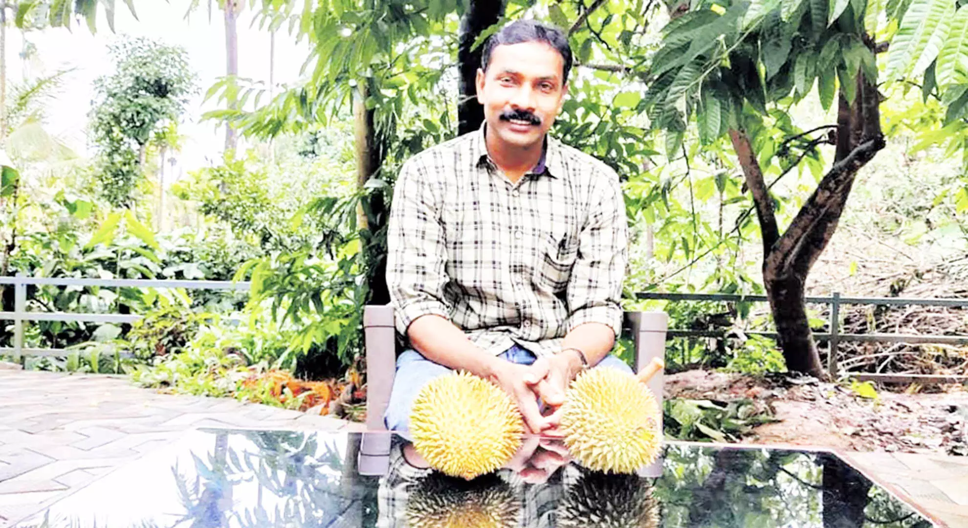 वायनाड का पुलिसकर्मी वैश्विक विदेशी फलों की खेती करता है, जैविक खेती में अग्रणी है