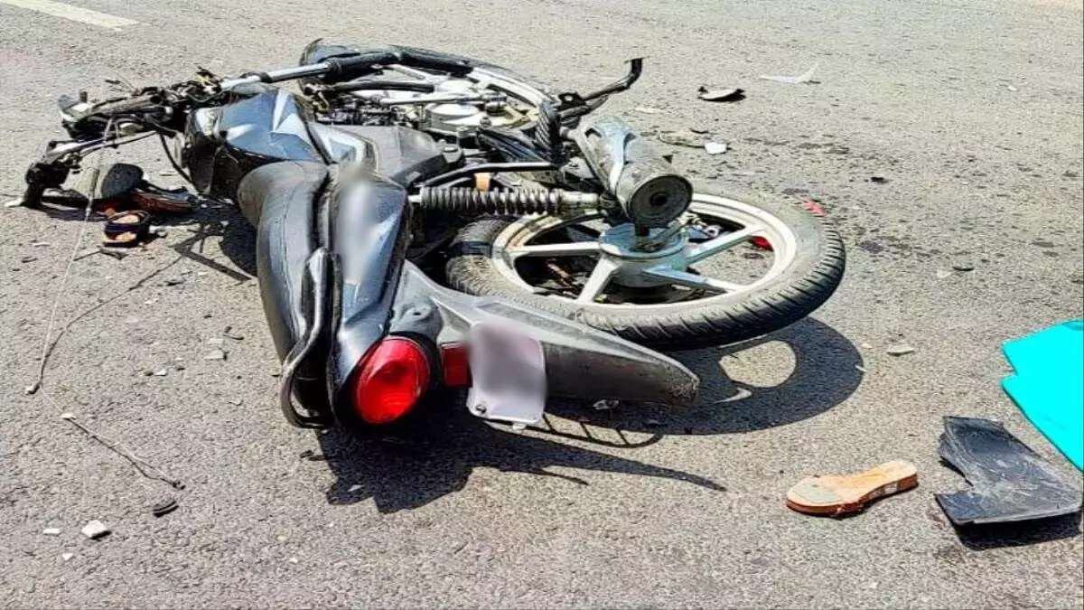 मध्‍य प्रदेश में अनियंंत्रित जीप ने बाइक सवारों को मारी टक्‍कर, 5 की मौत, 3 घायल