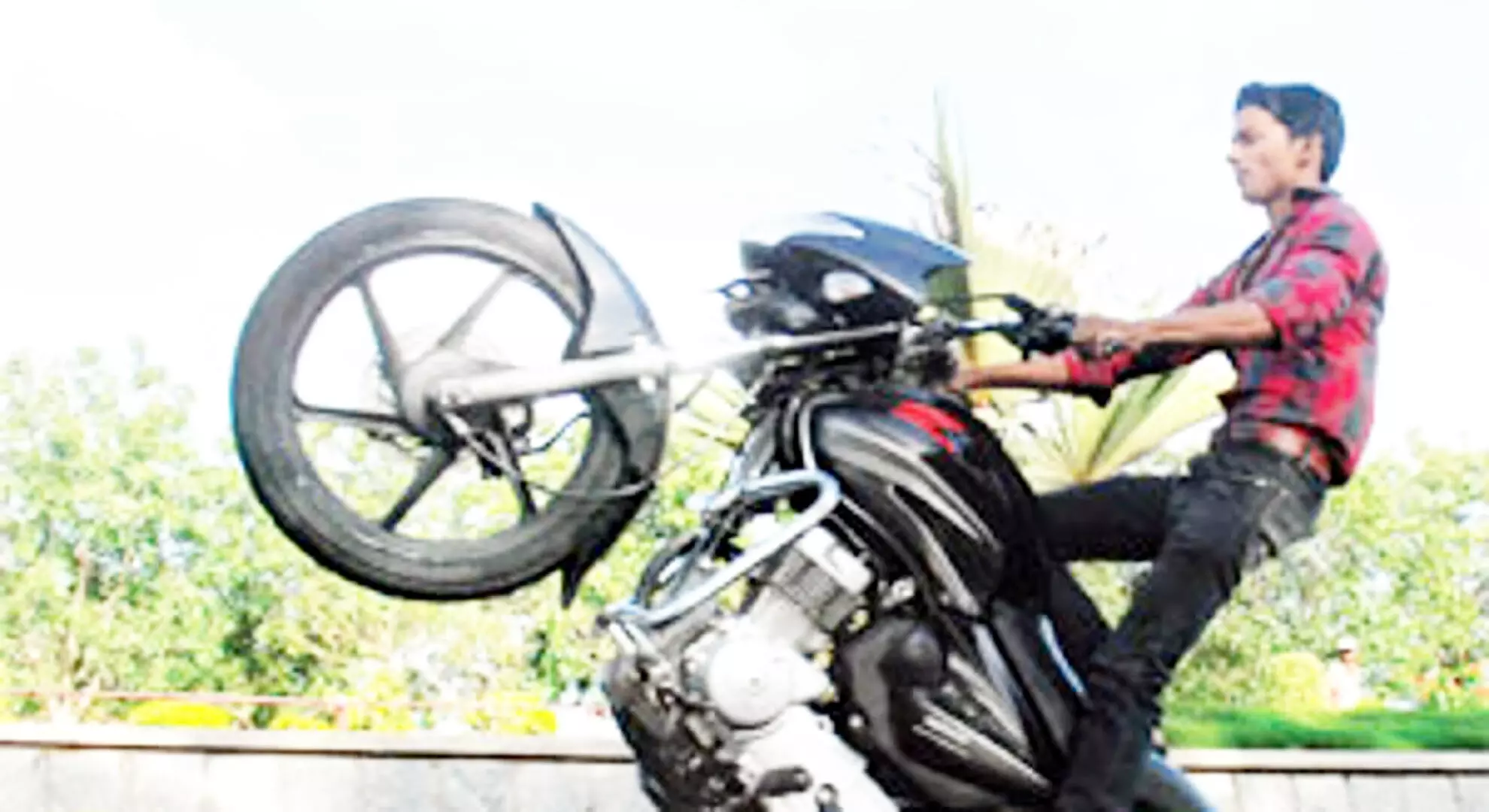 केरल: स्टंट करने वाली 32 मोटरसाइकिलें जब्त, 4.7 लाख रुपये का जुर्माना