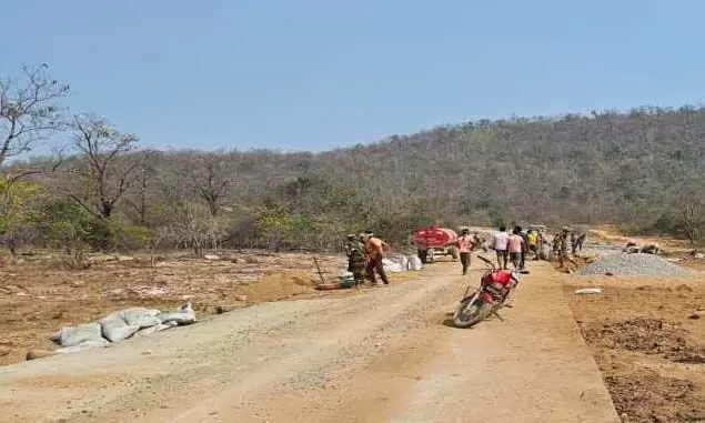आमामोरा ओड इलाके में सड़क निर्माण जारी
