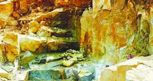 दक्षिण गारो हिल्स में पत्थर खदान का विरोध करता है समूह