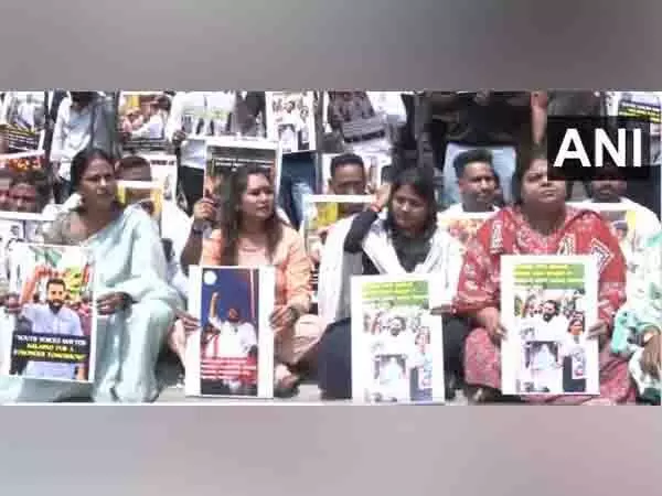 कांग्रेस कार्यकर्ताओं ने युवा अध्यक्ष के लिए टिकट की मांग को लेकर किया विरोध प्रदर्शन