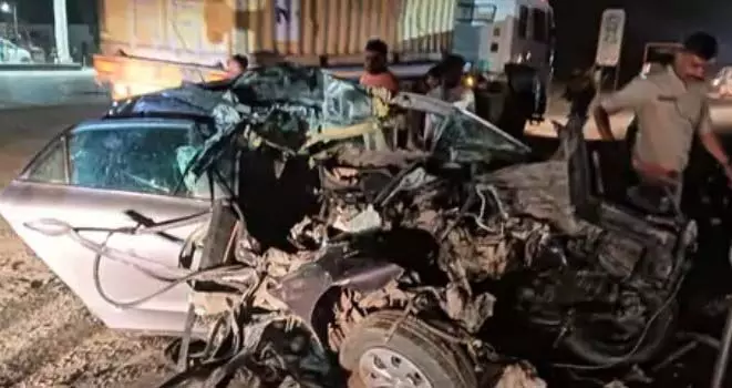 हाइवे पर ट्रक के पिछले हिस्से से टकराई कार, कार सवार तीनों युवकों की मौत