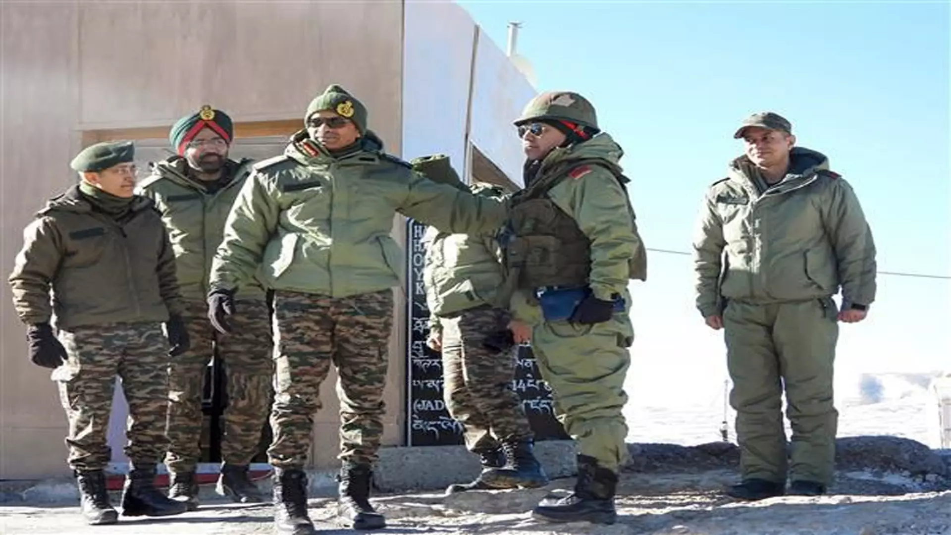 उत्तरी सेना कमांडर ने किया लद्दाख के ऊंचाई वाले क्षेत्रों का दौरा