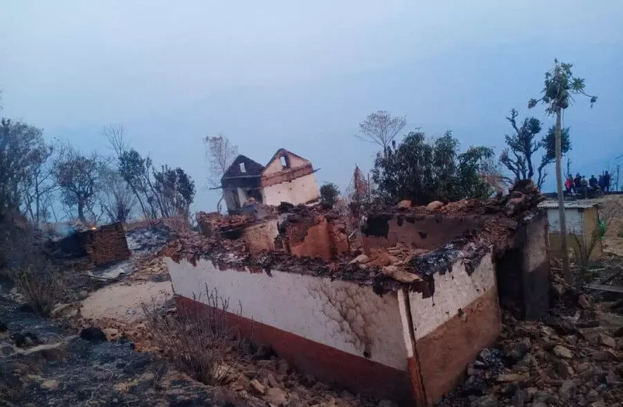 जंगल की आग ने तेहराथुम बस्तियों में 23 घरों को कर दिया नष्ट