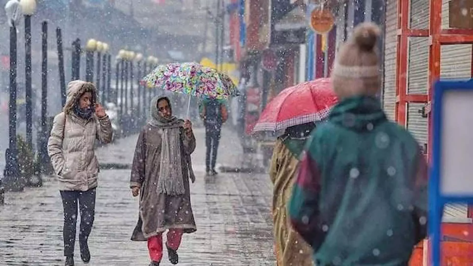 जम्मू-कश्मीर में हल्की बारिश, बर्फबारी: मौसम विभाग