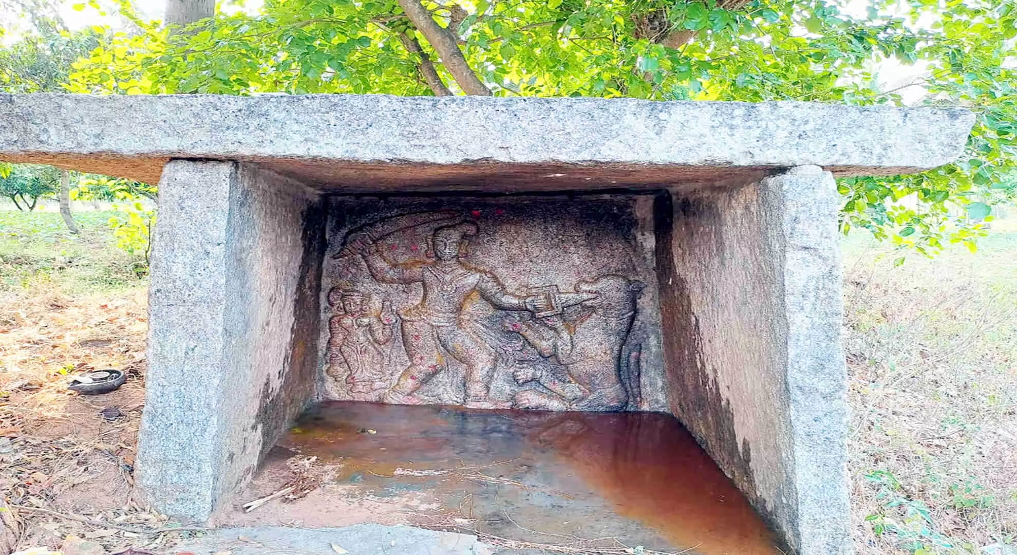 तिरुपत्तूर गांव में नायक को सम्मानित करने वाली 600 साल पुरानी स्लैब मिली