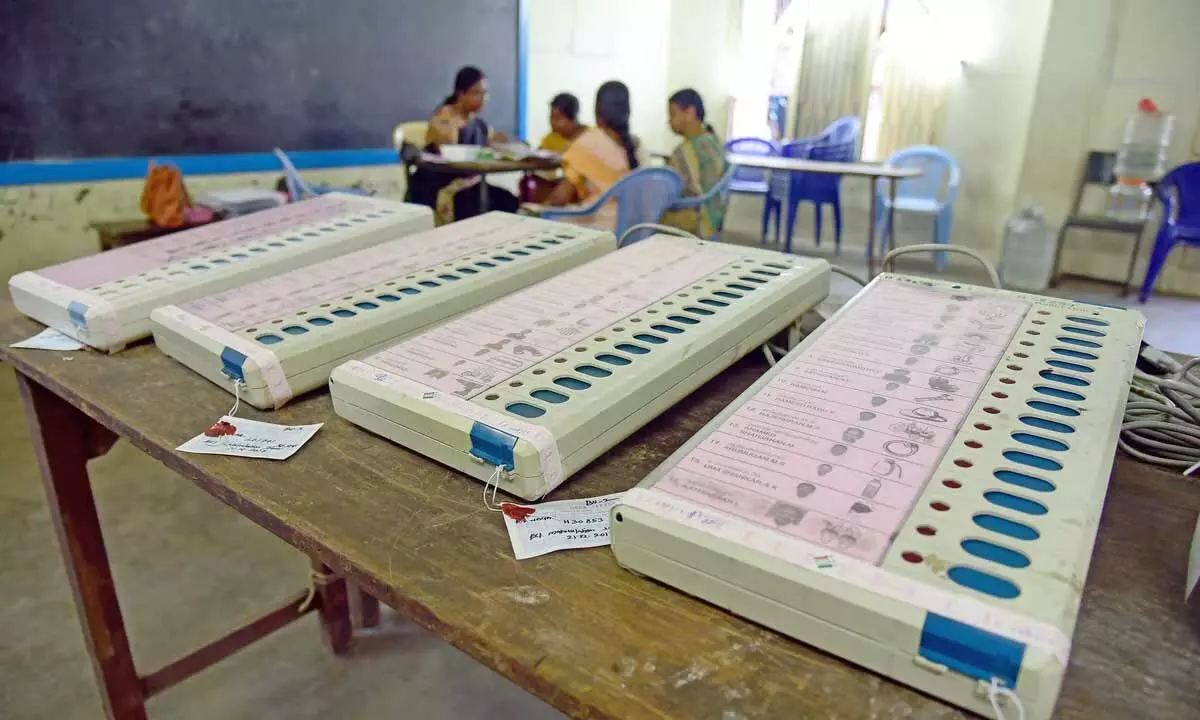 कोच्चि लोकसभा चुनाव के लिए तैयार, 3,094 इलेक्ट्रॉनिक वोटिंग मशीनें तैयार
