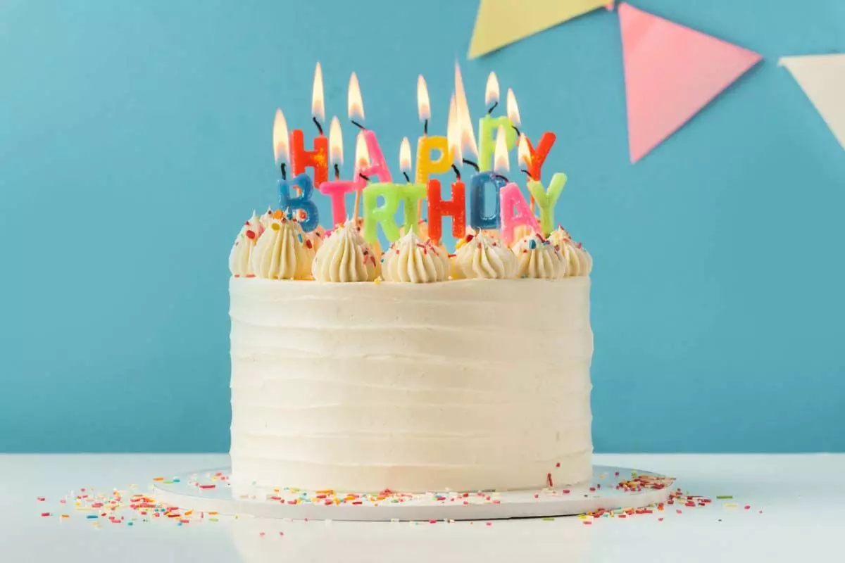 तलवार से केक काटना पड़ा भारी, जन्मदिन के बाद पहुंचा सलाखों के पीछे