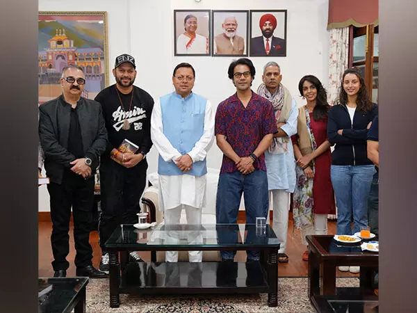 लोकप्रिय बॉलीवुड अभिनेताओं ने मुख्यमंत्री धामी से की मुलाकात, फिल्म निर्माण की संभावनाओं पर की चर्चा